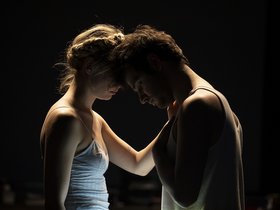 © F. Götzen