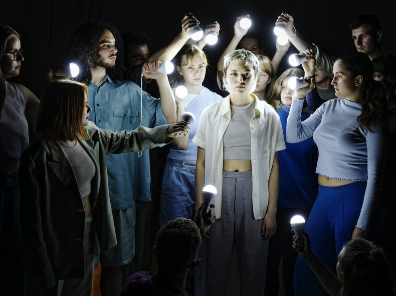 © Gianmarco Bresadola, Szene aus „stolpern“ des Piccolo Theater Jugendclubs Cottbus und der Schaubühne Berlin