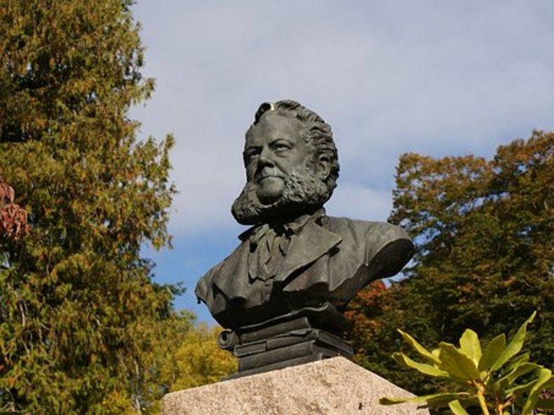 © Statue Henrik Ibsen